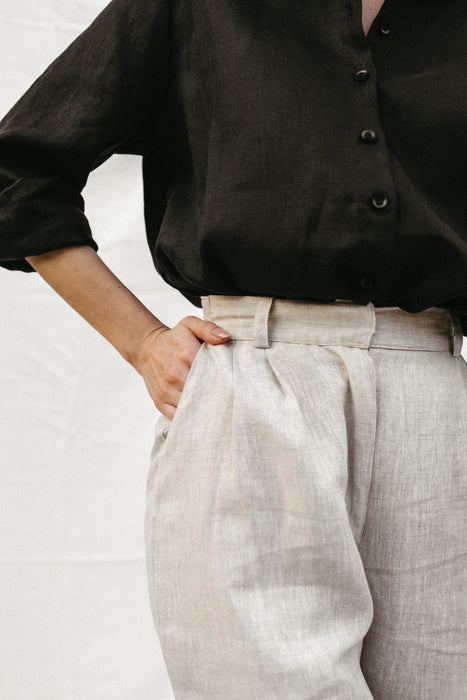 Nora Pleated Linen Pants in Light Grey