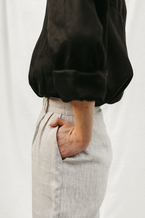 Nora Pleated Linen Pants in Light Grey